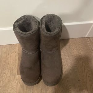 Short Grey Uggs
